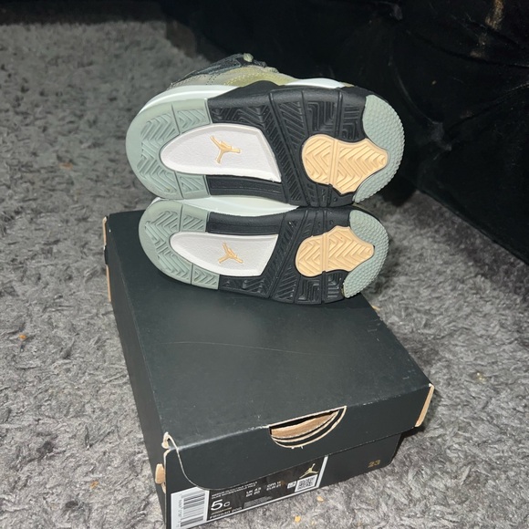 Green Jordan 4’s gentle worn - Picture 3 of 3